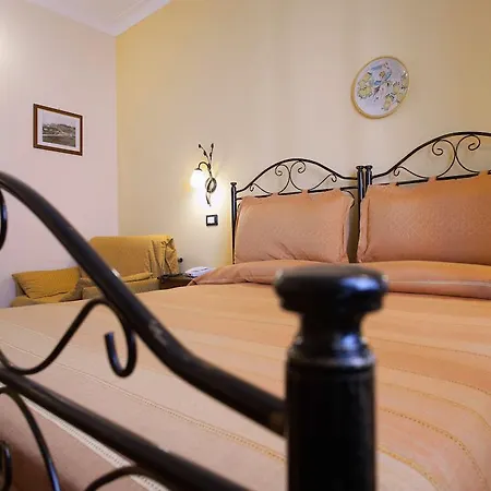 Salotto Di Athena 4*